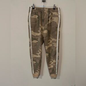 A&F camo pants